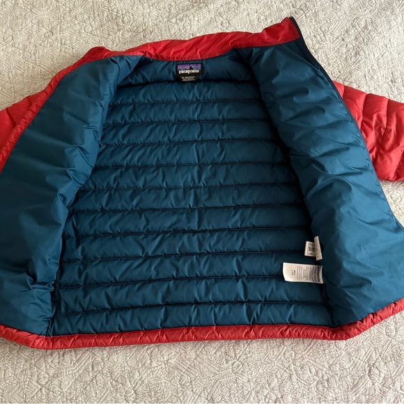 Patagonia Red Puffer Jacket with Quilted Design - Picture 6 of 8